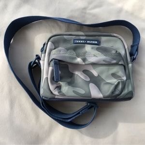 So cute Tommy Hilfiger crossbody purse in camo